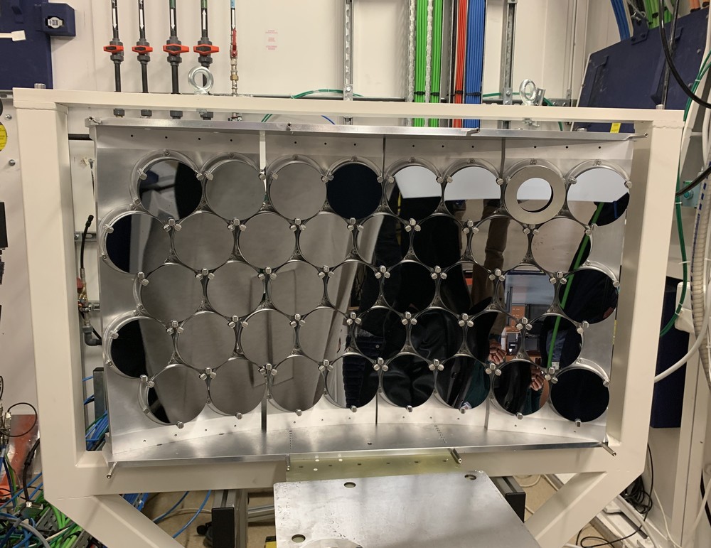 MATRIXS Analyser of SOLEIL Synchrotron GALAXIE Beamline 4 blocks of 10 Si(220) Spherically Bent Crystal Analyzer (SBCA) supplied by Saint-Gobain Cristaux & Detecteurs in France. (Total 40 Si(220) Spherically Bent Analysers)