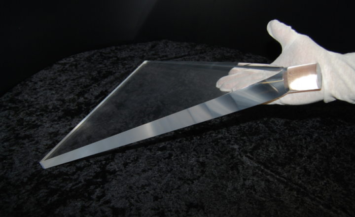 Transition piece from wide plastic scintillator sheet to round PMT diameter